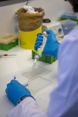Imagen de la noticia: La Diputación de Córdoba financia 14 becas de investigación en el IMIBIC