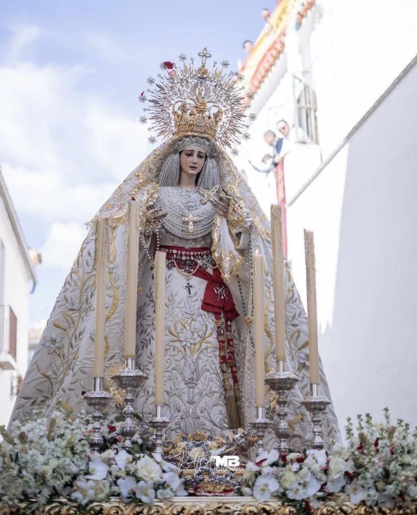 Rosario Matinal presidido por María Santísima de la Paz y Esperanza Coronada
