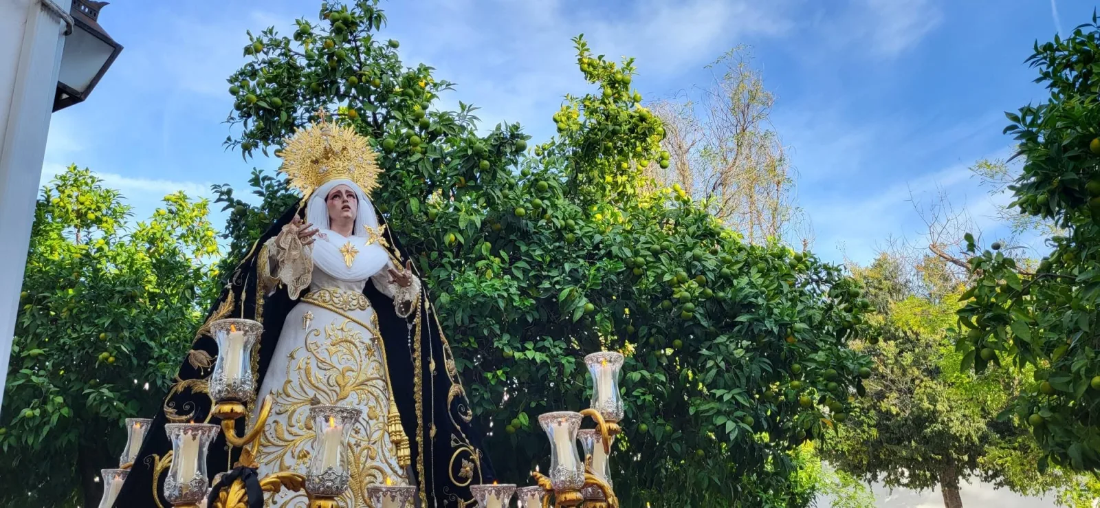 Praying of the Holy Rosary with the image of Nuestra Señora y Madre de los Desamparados