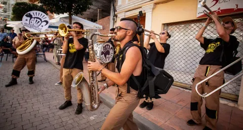 Gata Brass Band "Let the street sound!"