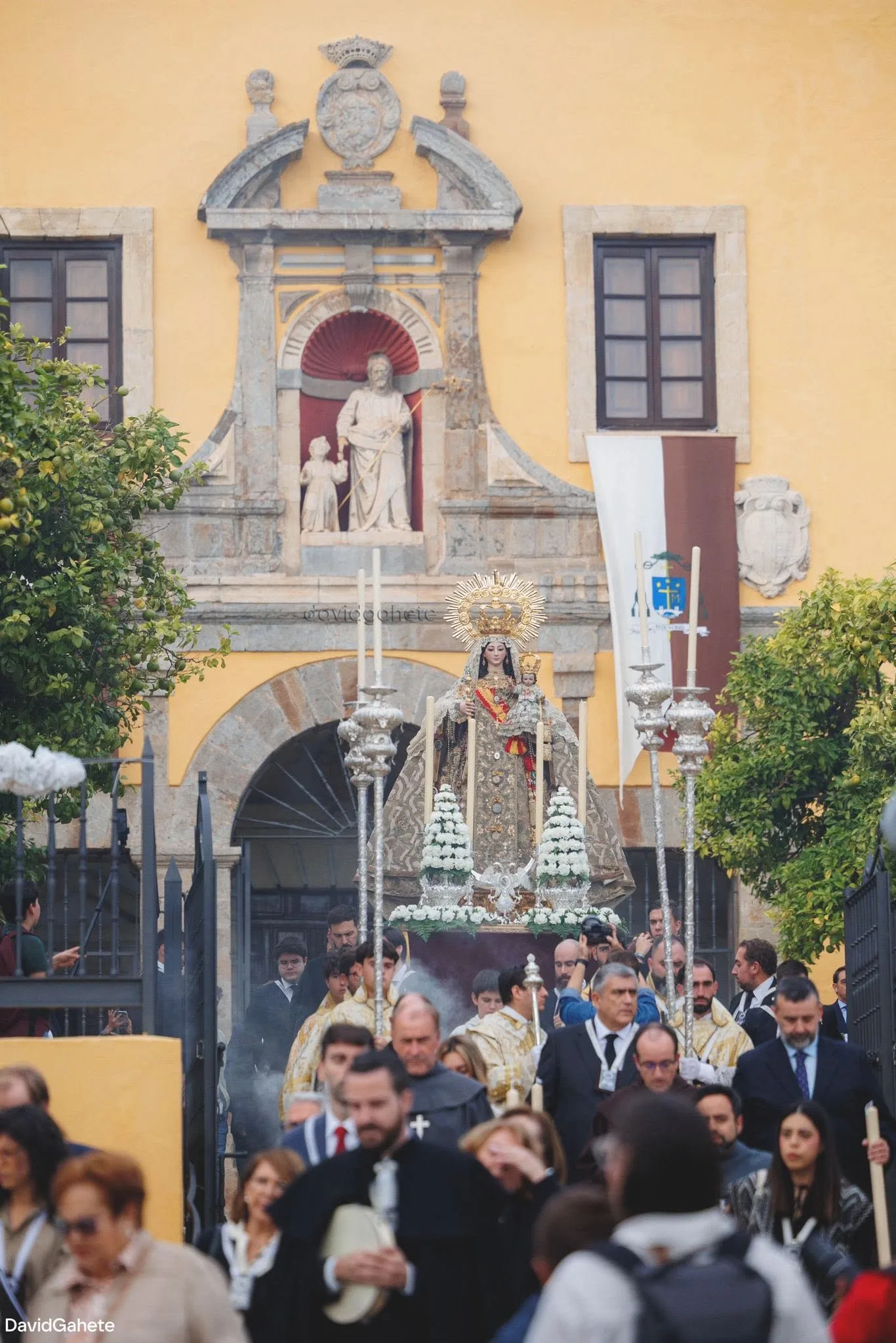 Rosario Vespertino de Nuestra Señora del Carmen Coronada