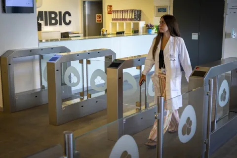 Imagen de la noticia: La Diputación de Córdoba financia 14 becas de investigación en el IMIBIC