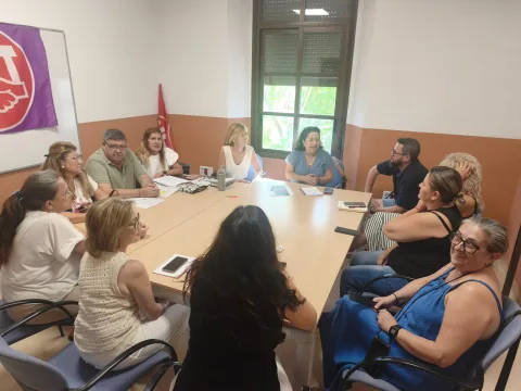 Imagen de la noticia: UGT traslada a la concejala Alicia Moya propuestas para el nuevo contrato del SAD