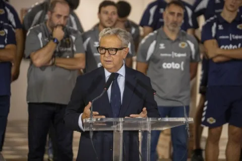 Imagen de la noticia: El Cajasol Coto Córdoba CB presenta su temporada tras ascender a Primera FEB