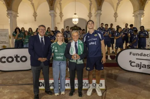 Imagen de la noticia: El Cajasol Coto Córdoba CB presenta su temporada tras ascender a Primera FEB
