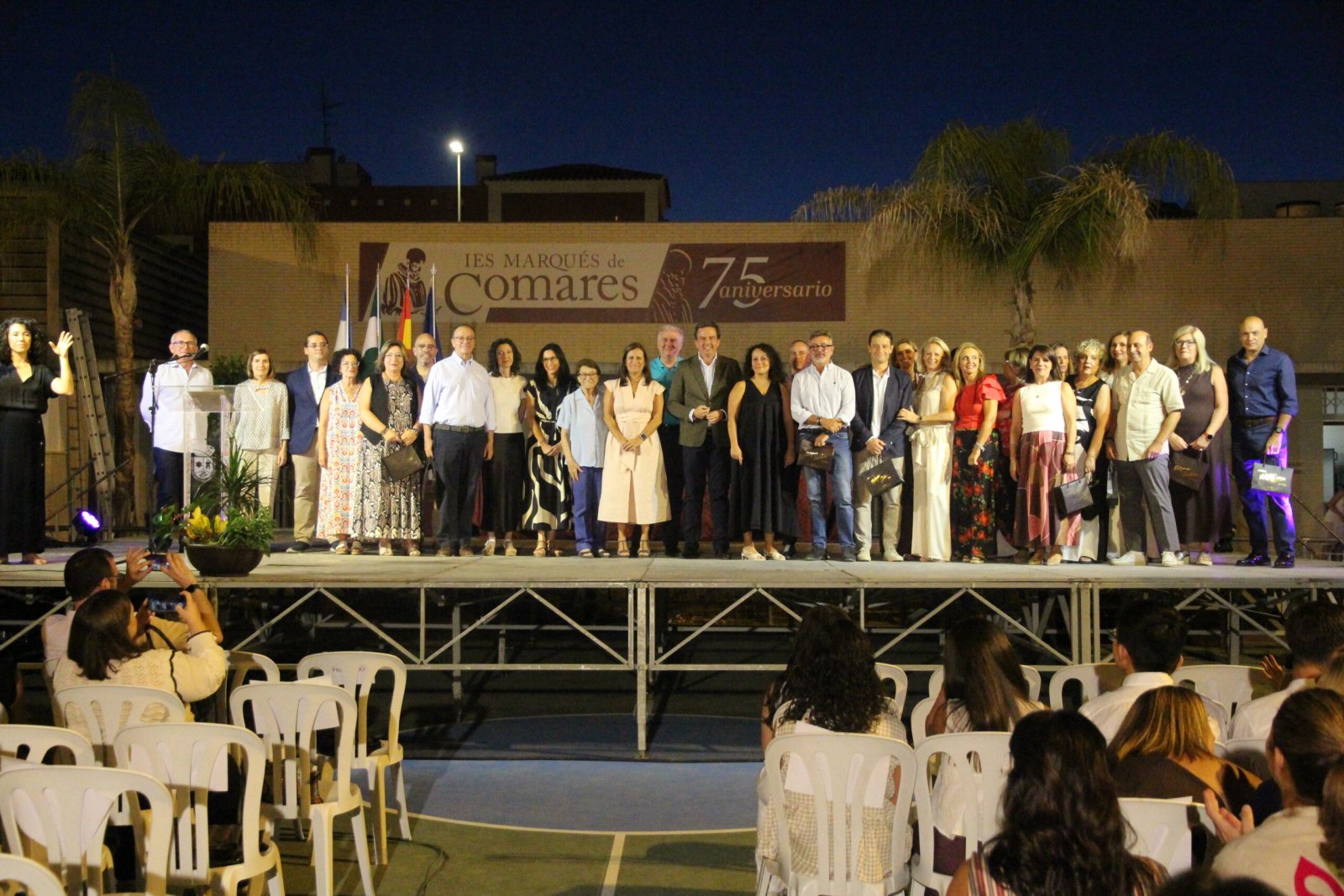 Imagen de la noticia: Lucena inaugura el curso escolar con homenaje a docentes jubilados y alumnado destacado