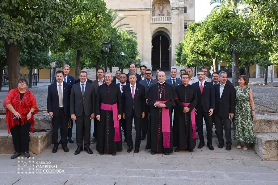 Imagen de la noticia: Autoridades de la Conferencia Iberoamericana de Ministros de Agricultura visitan la Mezquita-Catedral