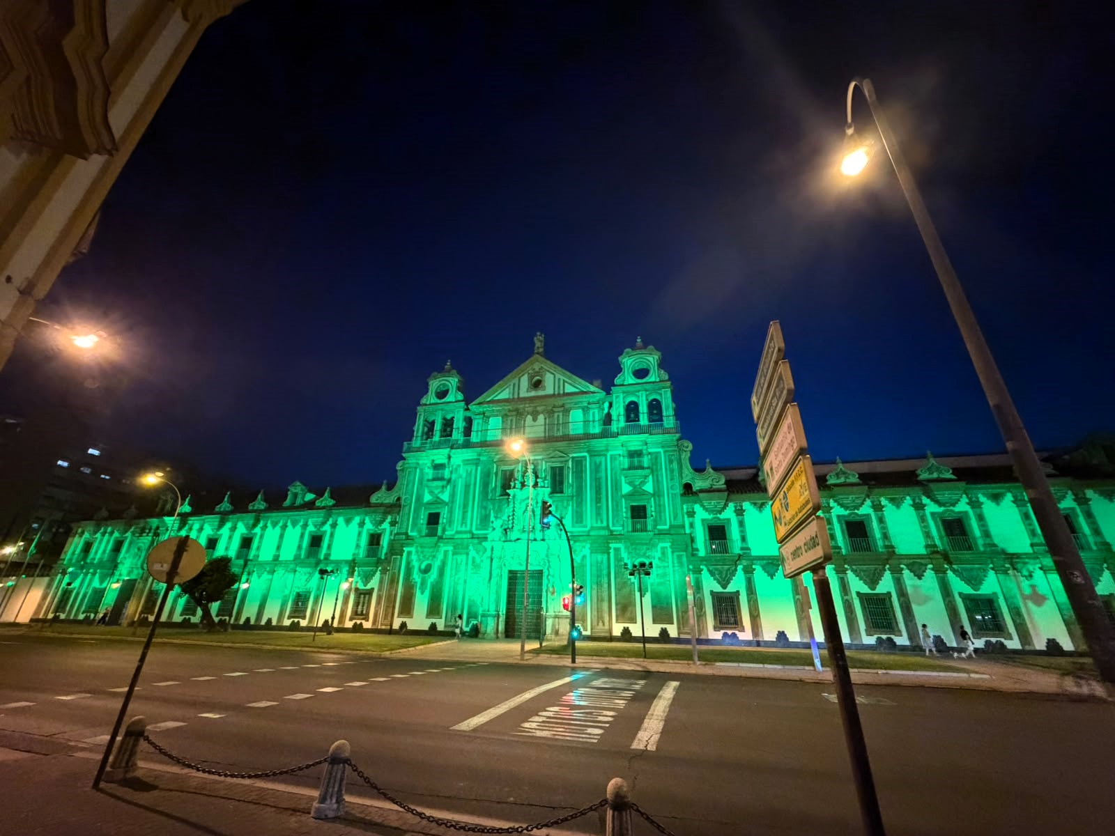 Imagen de la noticia: Córdoba ilumina de verde varios edificios por el Día Mundial del Farmacéutico