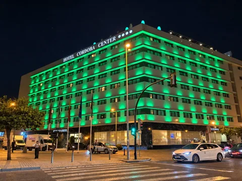 Imagen de la noticia: Córdoba ilumina de verde varios edificios por el Día Mundial del Farmacéutico