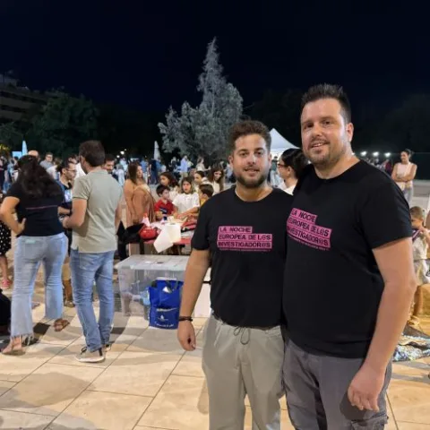 Imagen de la noticia: Enfermeros cordobeses enseñan RCP e higiene del sueño en la Noche de los Investigadores