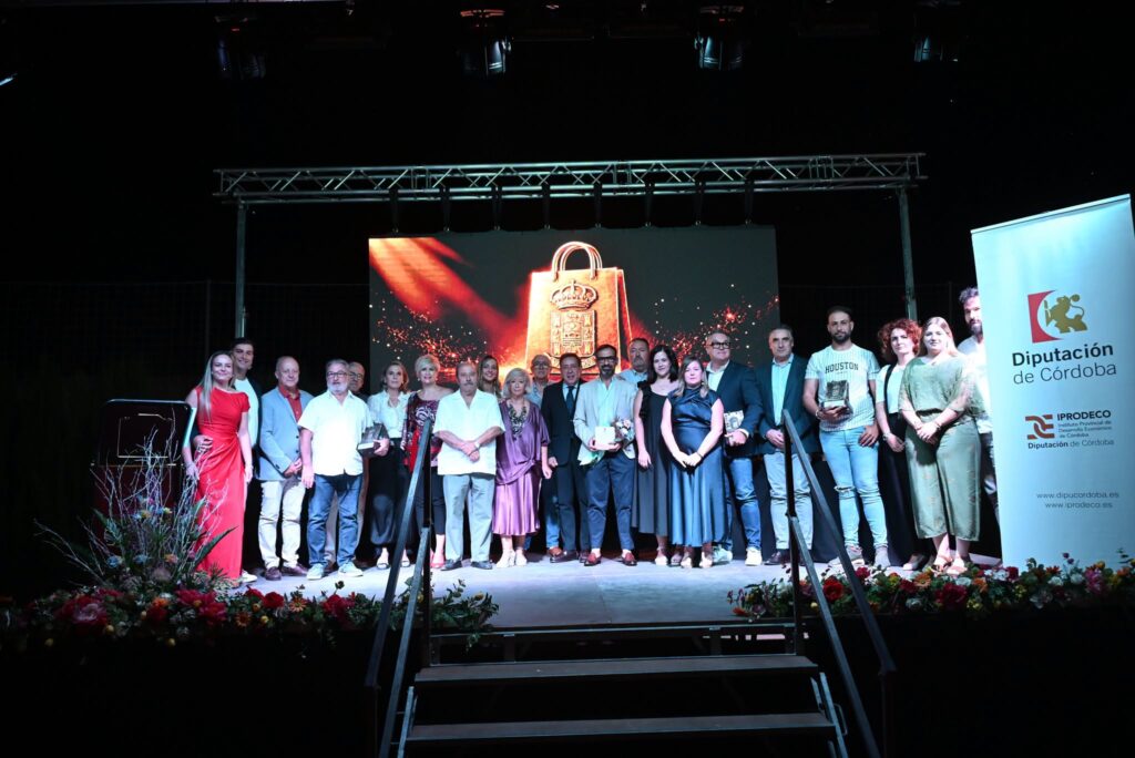 Imagen de la noticia: Villa del Río celebra su primera Gala del Comercio con ocho reconocimientos