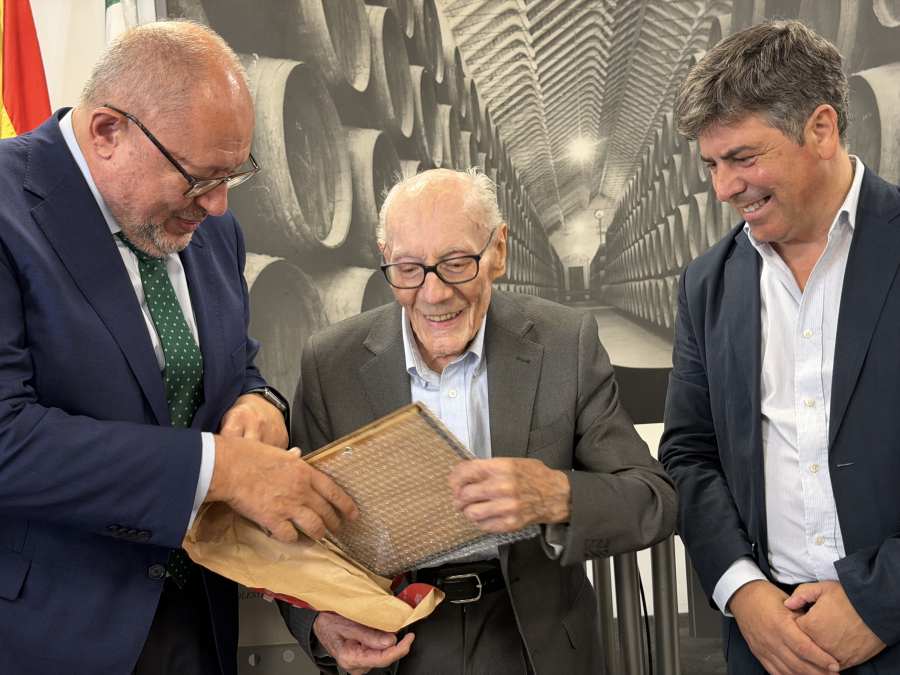 Imagen de la noticia: Montilla inaugura un nuevo curso del Centro Intergeneracional