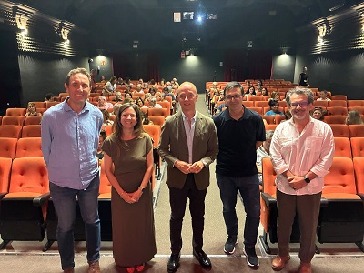 Imagen de la noticia: El Hospital Reina Sofía reúne a 80 personas en un cinefórum sobre sanidad