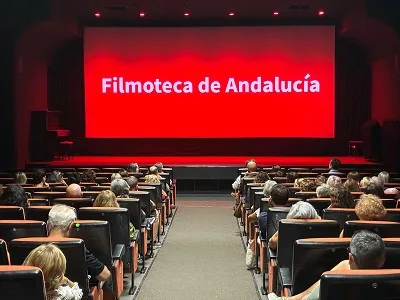 Imagen de la noticia: El Hospital Reina Sofía reúne a 80 personas en un cinefórum sobre sanidad