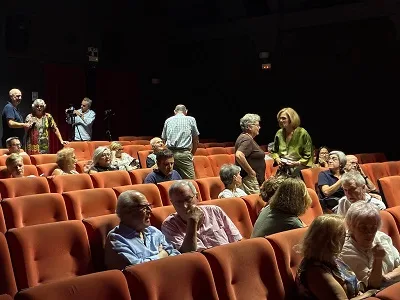 Imagen de la noticia: El Hospital Reina Sofía reúne a 80 personas en un cinefórum sobre sanidad
