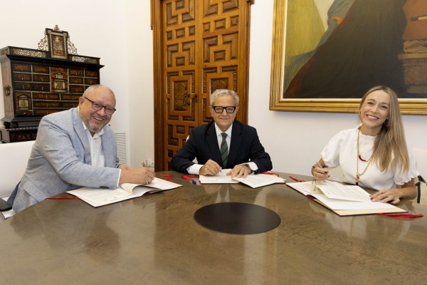Imagen de la noticia: Diputación, Ayuntamiento de Belmez y UCO firman un convenio para alojar a 16 estudiantes latinoamericanos