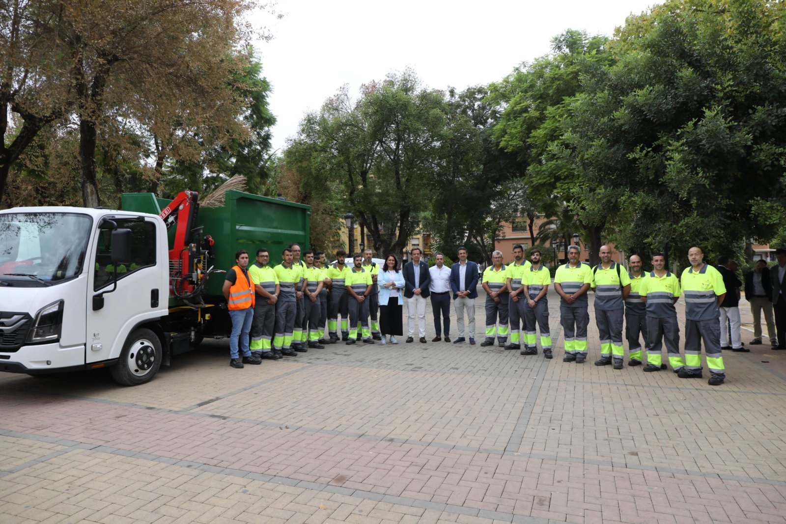Imagen de la noticia: Lucena estrena un servicio de mantenimiento de zonas verdes con 21 empleos