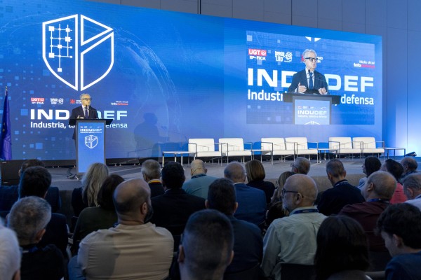 Imagen de la noticia: Fuentes destaca el potencial de 47 empresas cordobesas para el sector de la defensa