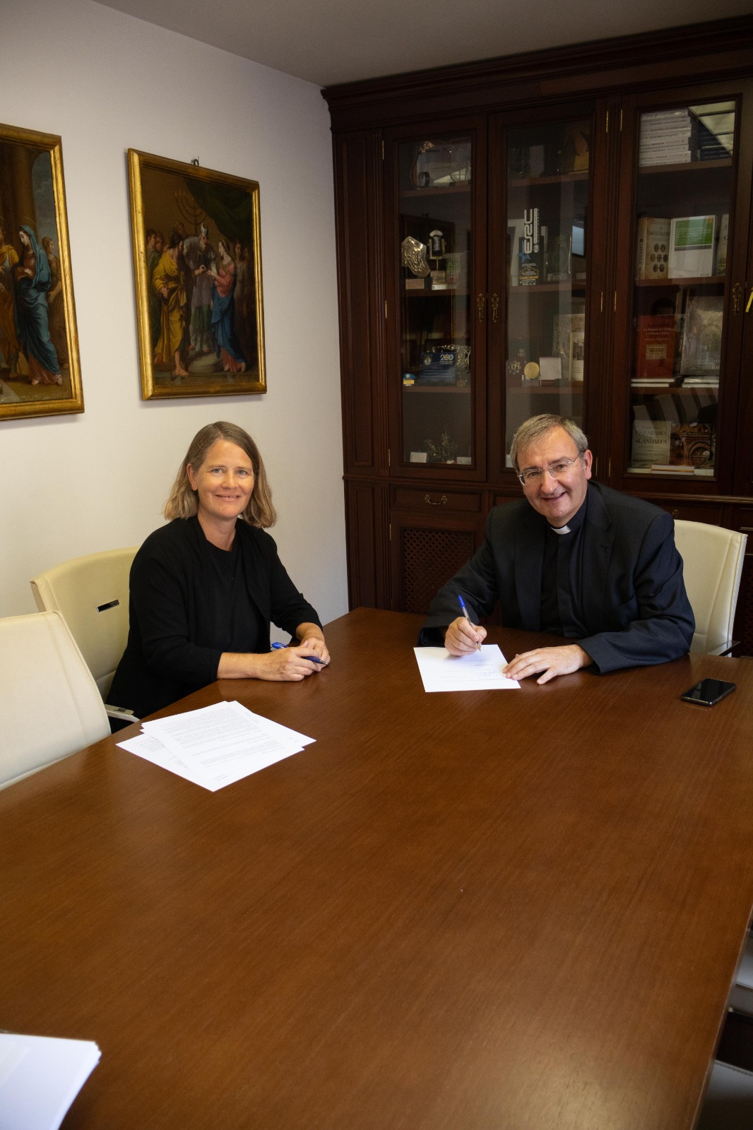 Image for the story: The Cathedral Chapter and Vitrocentre Romont investigate the 14th-century stained glass windows of the Royal Chapel