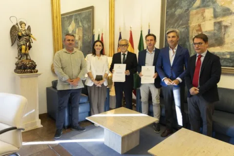 Imagen de la noticia: Diputación y UPA firman un convenio con siete cursos para el campo cordobés