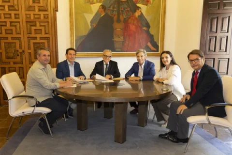 Imagen de la noticia: Diputación y UPA firman un convenio con siete cursos para el campo cordobés