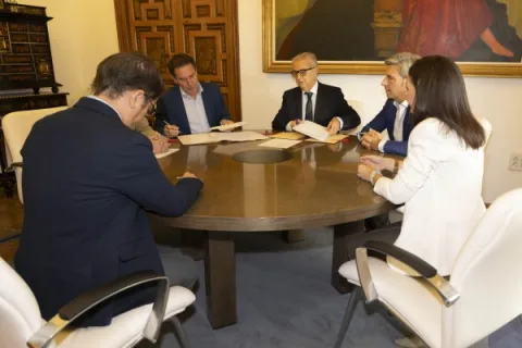 Imagen de la noticia: Diputación y UPA firman un convenio con siete cursos para el campo cordobés