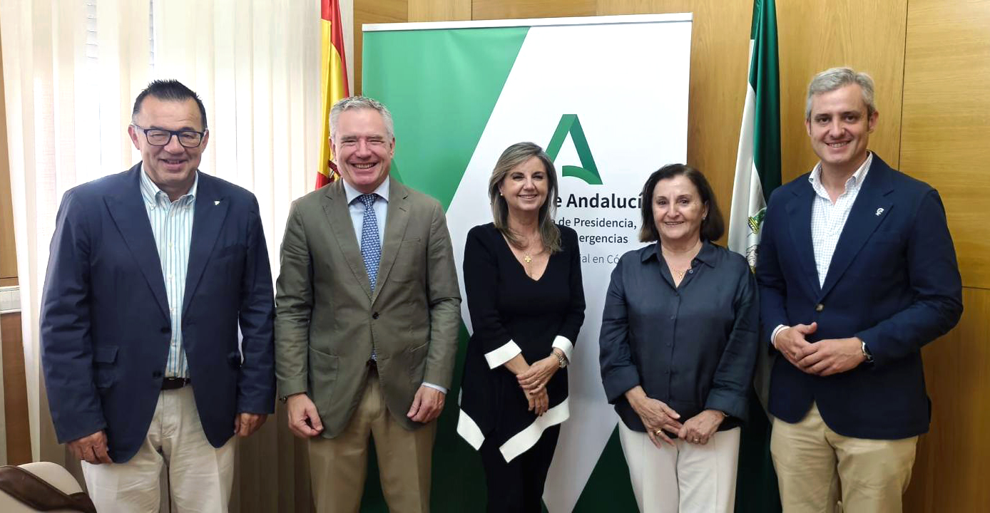 Imagen de la noticia: El Colegio de Farmacéuticos y Sanidad abren líneas de colaboración en salud