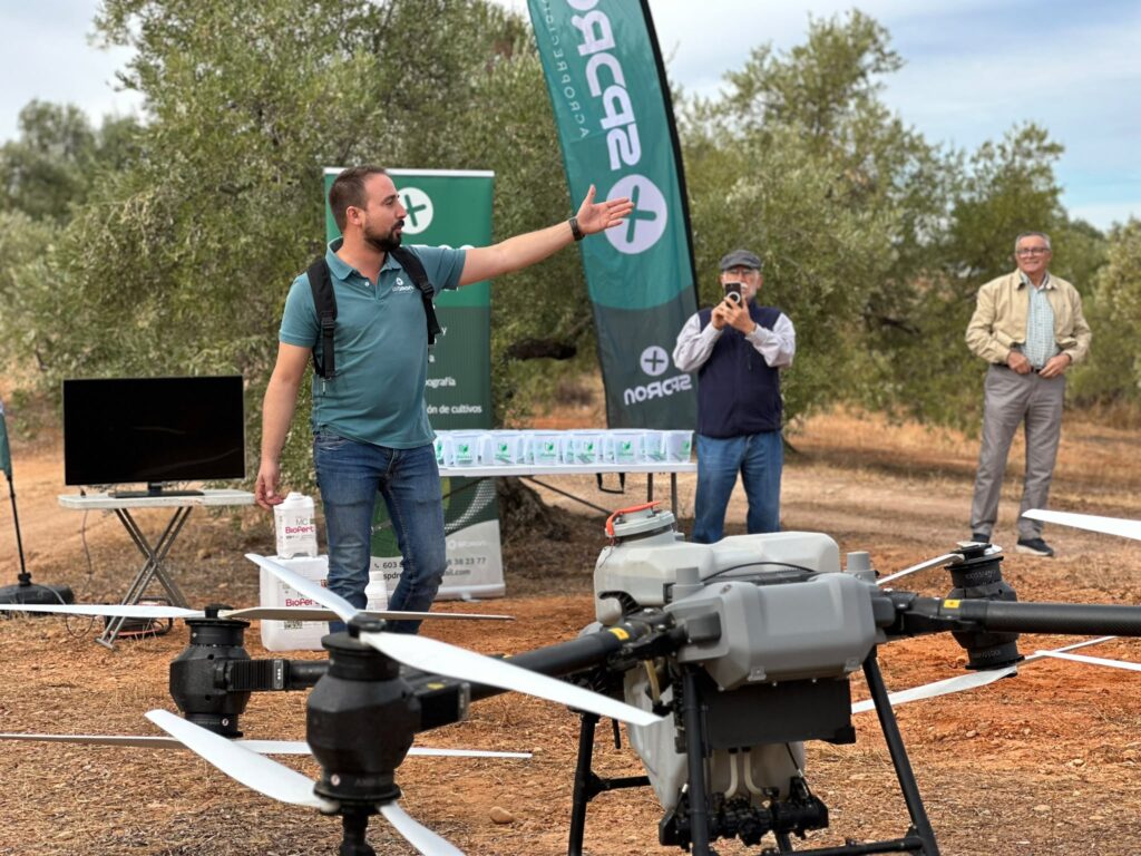 Imagen de la noticia: Drones agrícolas para el olivar: demostración práctica en Adamuz y próxima cita en Villa del Río