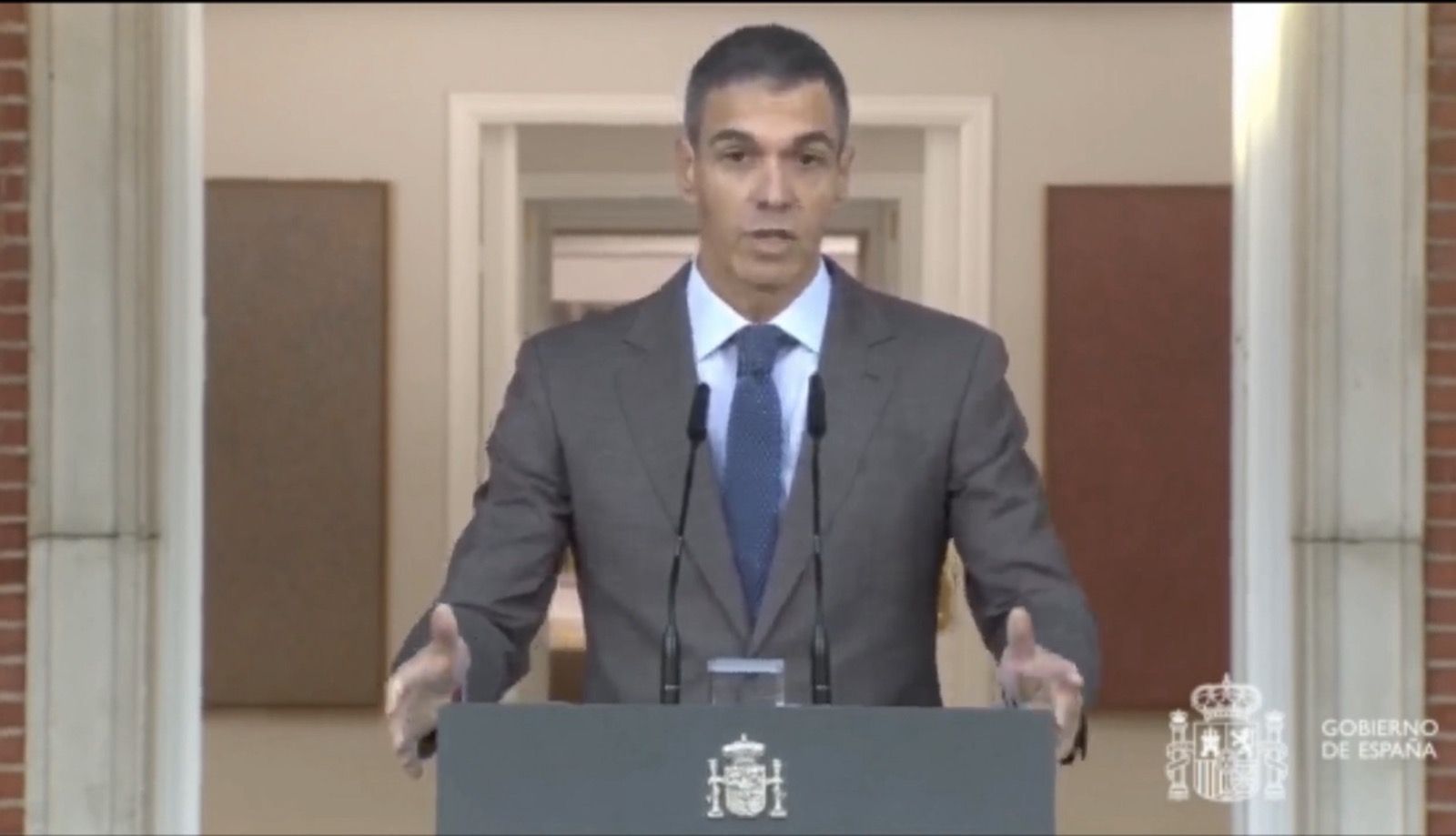 Pedro Sánchez, durante la declaración institucional en el Palacio de la Moncloa