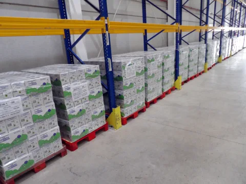 Imagen de la noticia: El Banco de Alimentos recibe 21.168 litros de leche donados por una empresa asturiana