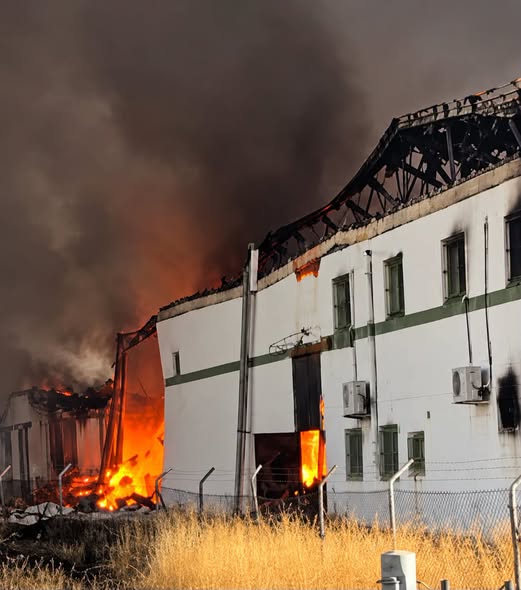 Imagen de la noticia: Posadas pide mantener cerradas puertas y ventanas por el humo del incendio de Palma del Río