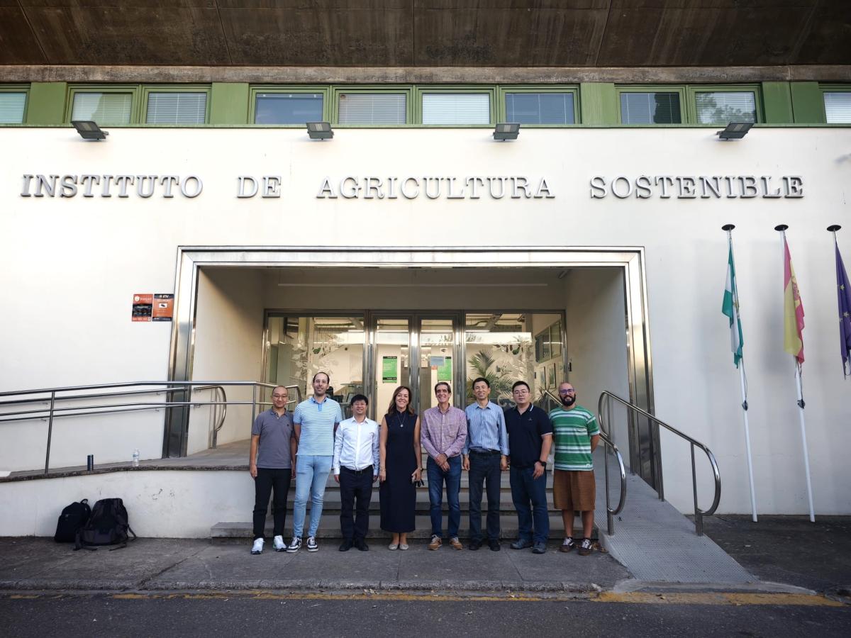 Imagen de la noticia: El IAS-CSIC recibe a una delegación china para reforzar la colaboración científica