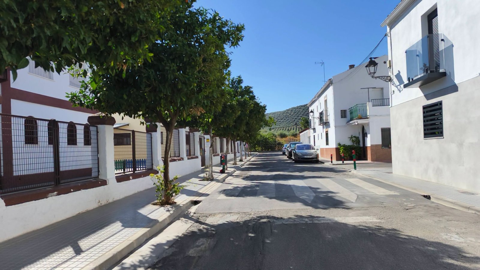 Imagen de la noticia: Villa del Río limpia varios barrios y pide usar bien los contenedores