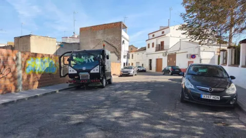 Imagen de la noticia: Villa del Río limpia varios barrios y pide usar bien los contenedores