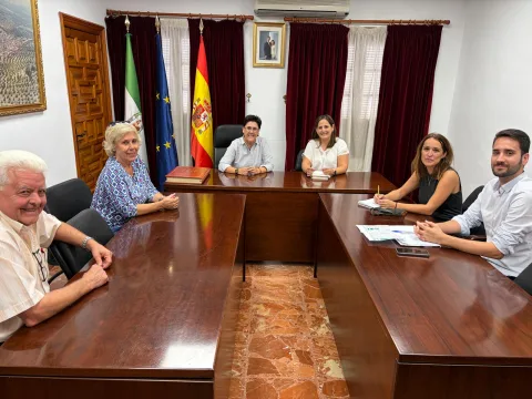 Imagen de la noticia: La Junta se compromete a reparar los baches más peligrosos de la travesía de Fuente-Tójar