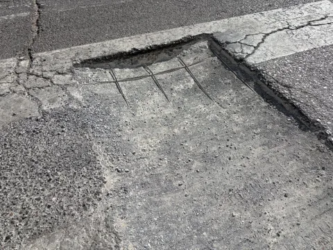 Imagen de la noticia: La Junta se compromete a reparar los baches más peligrosos de la travesía de Fuente-Tójar