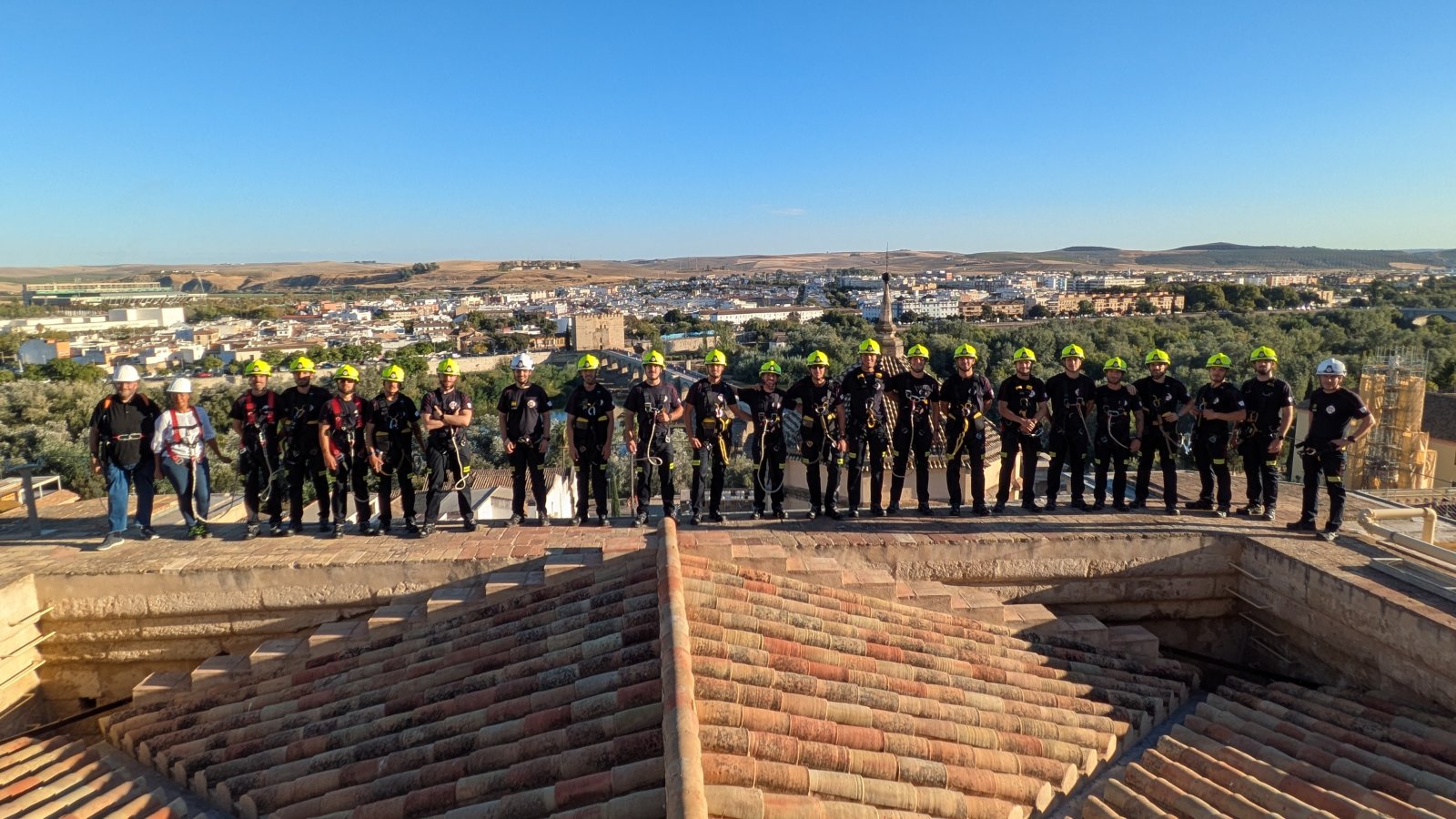 Imagen de la noticia: Nuevos bomberos de Córdoba se forman en la Mezquita-Catedral para actuar en el templo
