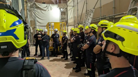 Imagen de la noticia: Nuevos bomberos de Córdoba se forman en la Mezquita-Catedral para actuar en el templo