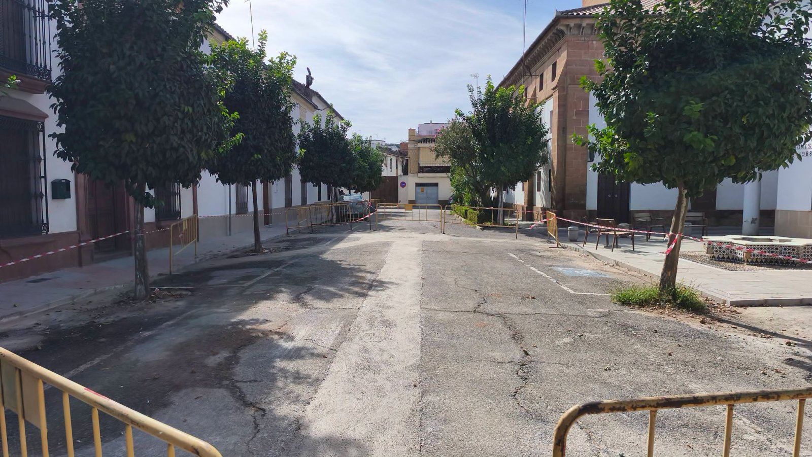 Imagen de la noticia: El asfaltado de la avenida Fuensanta de Villa del Río avanza con el hormigonado de la vía