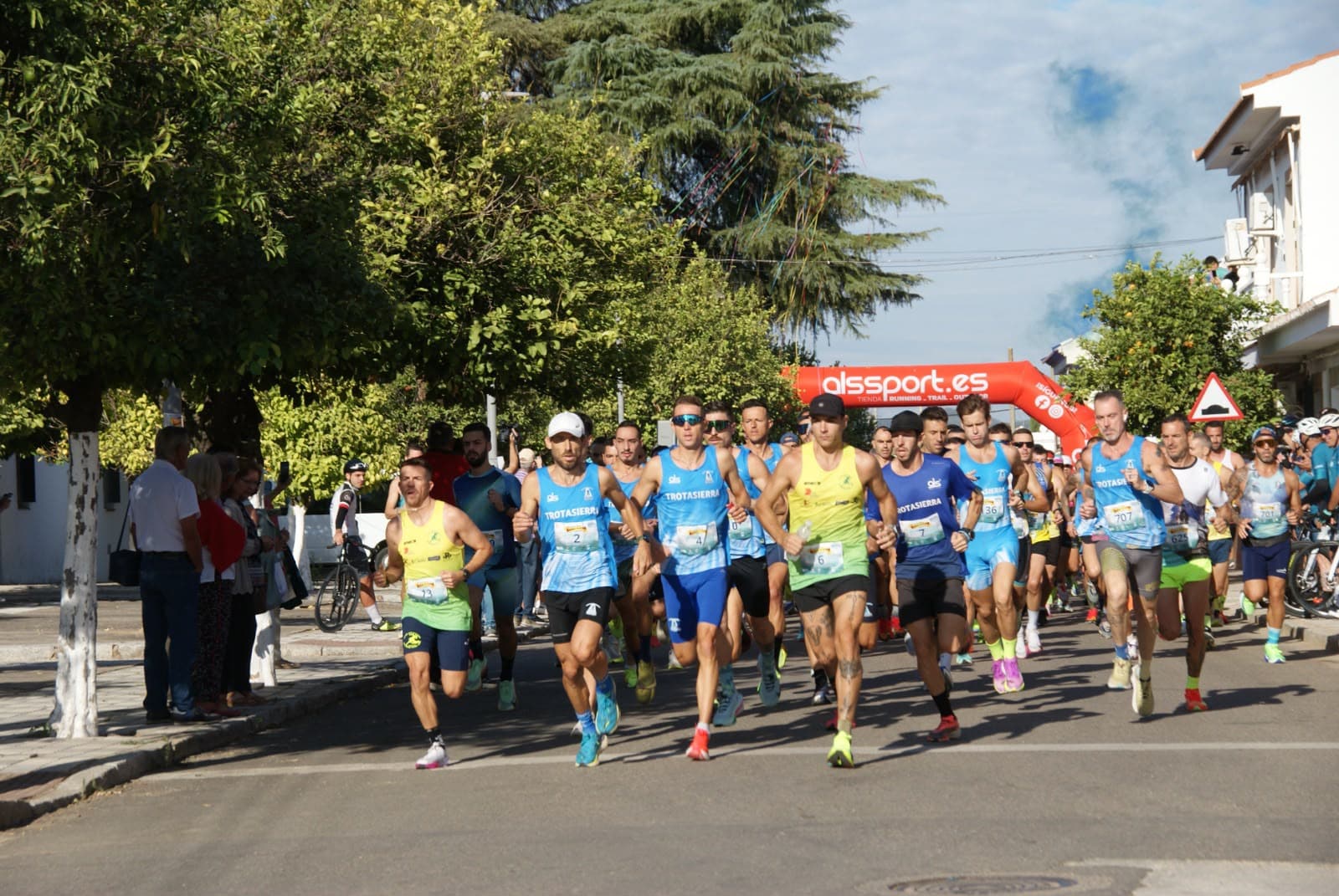Imagen de la noticia: Hornachuelos celebra el domingo la XXVII Ruta de la Miel con 1.750 participantes