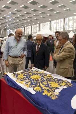Imagen de la noticia: El Salón del Emprendimiento Cofrade reúne artesanía e innovación en el CEFC