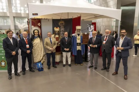 Imagen de la noticia: El Salón del Emprendimiento Cofrade reúne artesanía e innovación en el CEFC