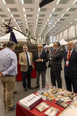 Imagen de la noticia: El Salón del Emprendimiento Cofrade reúne artesanía e innovación en el CEFC