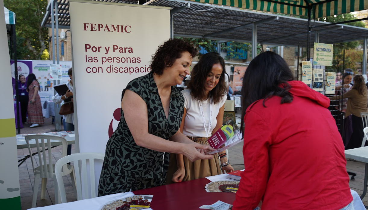 Imagen de la noticia: FEPAMIC acerca su bolsa de empleo a la II Feria del Distrito Sur de Córdoba