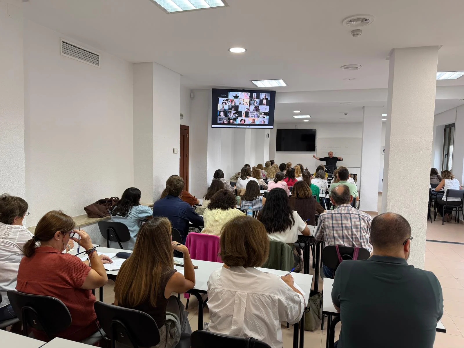 Imagen de la noticia: El Reading Course sobre educar en la virtud arranca con 140 participantes en su primera sesión
