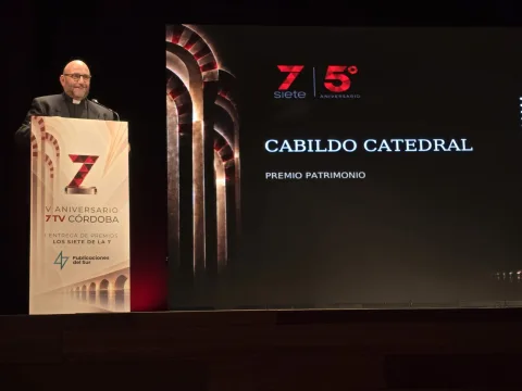 Imagen de la noticia: El Cabildo Catedral recibe el premio 'Los Siete de la VI' de 7TV