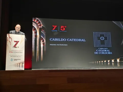 Imagen de la noticia: El Cabildo Catedral recibe el premio 'Los Siete de la VI' de 7TV