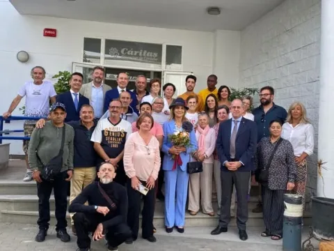 Imagen de la noticia: La infanta Elena visita la Casa de Acogida «Madre del Redentor» de Cáritas en su 25 aniversario