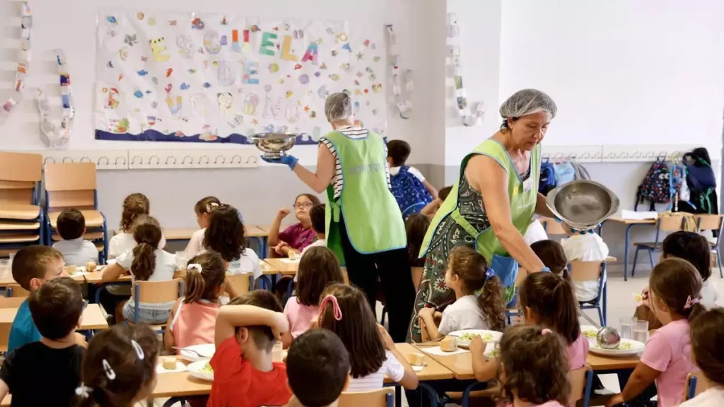 Imagen de la noticia: La Junta investiga incidencias en tres comedores escolares de Córdoba por la cantidad de los menús