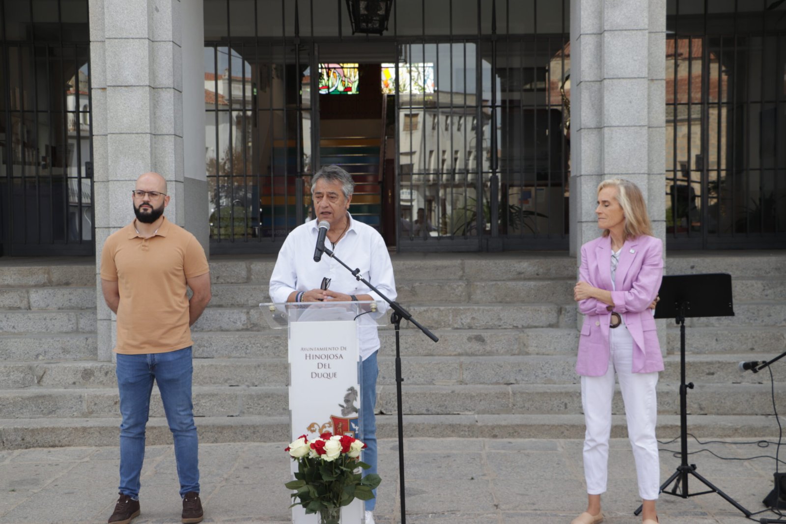 Imagen de la noticia: Hinojosa del Duque homenajea a sus catorce vecinos deportados con placas de la memoria